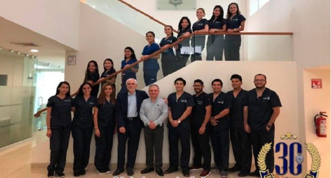 visita ken serota facultad de odontologia uady